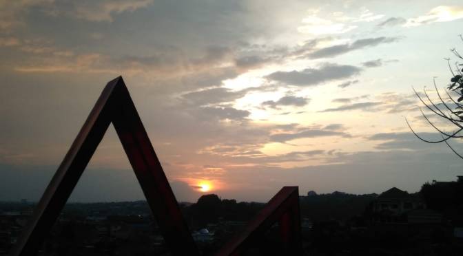 Pemandangan Indah sebelum Mendung Tebal Pagi Ini di Taman Wilis Kota Semarang